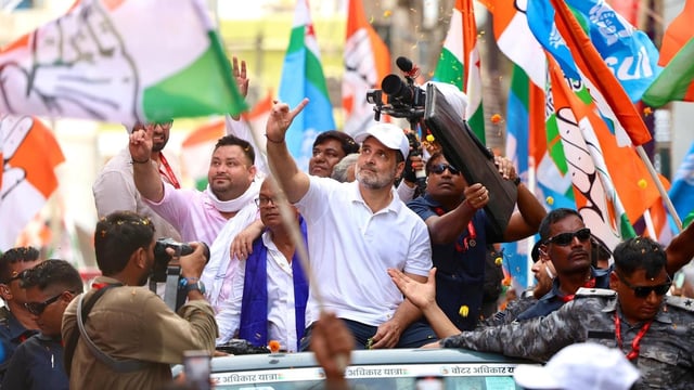 Congress leader Rahul Gandhi with RJD's Tejashwi Yadav during their 'Voter Adhikar Yatra' at Lakhisarai, Bihar on Thursday, August 21.