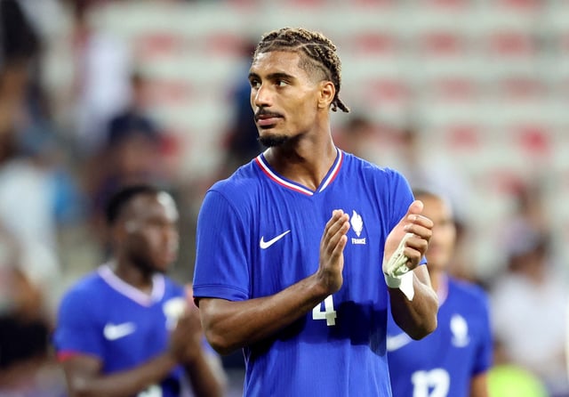 Paris 2024 Olympics - Football - Men's Group A - France vs Guinea - Nice Stadium, Nice, France - July 27, 2024. Loic Bade of France applauds fans after the match. REUTERS/Raquel Cunha/File Photo