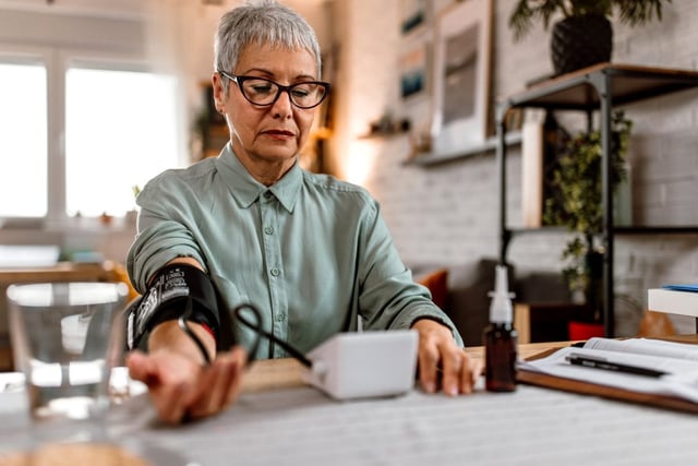 Blood pressure measurements at home can be more accurate (Photo: Getty)
