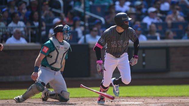 Aug 16, 2025; New York City, New York, USA; New York Mets outfielder Brandon Nimmo (9) hits a single against the Seattle Mariners during the first inning at Citi Field. Mandatory Credit: John Jones-Imagn Images