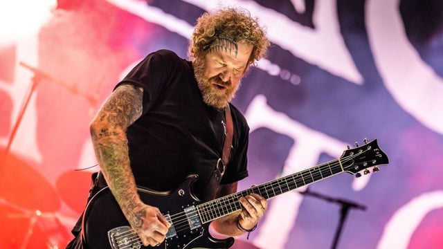 Hinds tenia 51 años al momento de su muerte. 