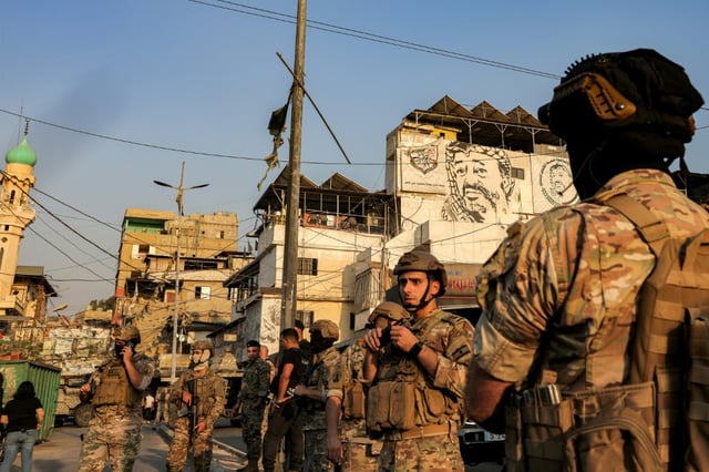 Im Libanon haben bewaffnete Palästinensergruppen mit der Übergabe ihrer Waffen an die libanesische Streitkräfte begonnen. Die "erste Phase" der Entwaffnung habe in Burdsch al-Baradschneh südlich von Beirut begonnen, erklärte der Vorsitzende des libanesisch-palästinensischen Dialogkomitees.