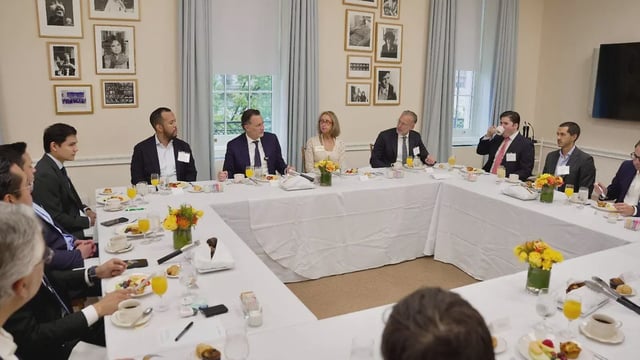La reunión se lleva a cabo en el marco del primer día de la gira de trabajo que realiza en Nueva York