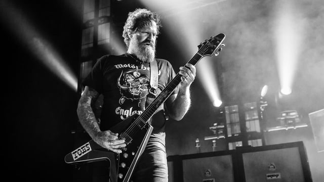 Brent Hinds, Gitarrist der Band Mastodon, stirbt bei einem Motorradunfall in Atlanta.