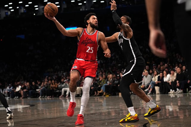 NEW YORK, NEW YORK - MARCH 28: Ben Simmons #25 of the Los Angeles Clippers searches for an opening during the first half of the game against the New York Knicks at Barclays Center on March 28, 2025 in New York City.