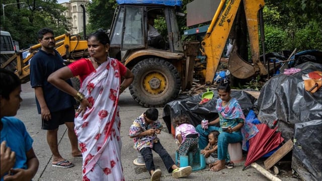 Mumbai, India - August 21, 2025: After the demolition of the Jai Bhim Nagar slum in Powai, residents who had built temporary homes on the footpaths were evicted today, as the BMC demolished their huts following the Supreme Court’s order in Mumbai, India, on Tuesday, August 21, 2025. (Photo by Satish Bate/ Hindustan Times) (Hindustan Times)