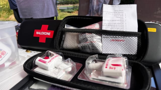 A naloxone kit, used to temporarily reverse or reduce the effects of an opioid overdose. In 2024, deaths from opioid use were down in Canada, though some provinces and territories still saw an increase. 