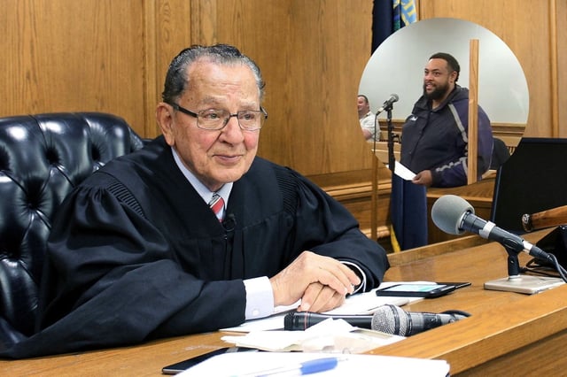 El juez Frank Caprio falleció a los 88 años