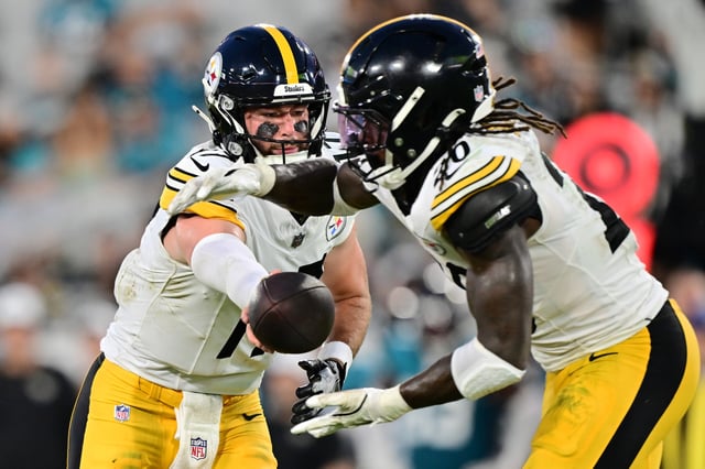 JACKSONVILLE, FLORIDA - AUGUST 09: Skylar Thompson #17 of the Pittsburgh Steelers hands the ball off to Kaleb Johnson #20 in the first half during the NFL Preseason 2025 game between the Pittsburgh Steelers and the Jacksonville Jaguars at EverBank Stadium on August 09, 2025 in Jacksonville, Florida.