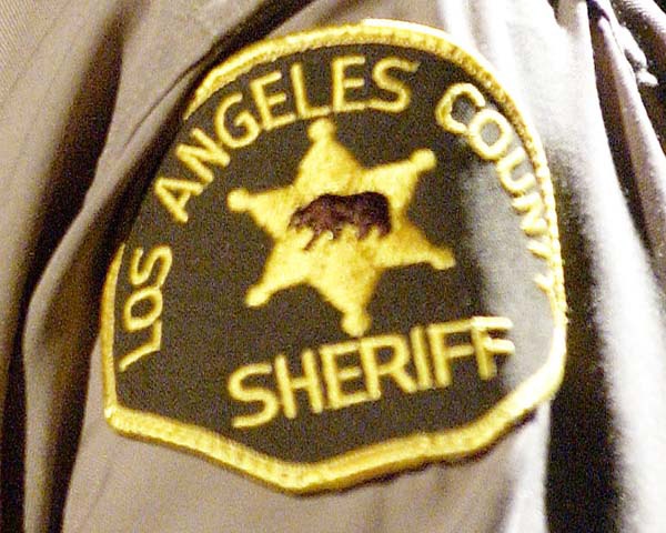 BEVERLY HILLS, CA – OCTOBER 30: Los Angeles County Sheriff Lee Baca gives a speech at the 15th Annual Awards and Benefit Luncheon for Friendly House on October 30, 2004 at the Beverly Hilton in Beverly Hills, California. Friendly House is one of the nation’s first residential treatment homes for women recovering from alcohol and substance abuse. (Photo by Amanda Edwards/Getty Images)