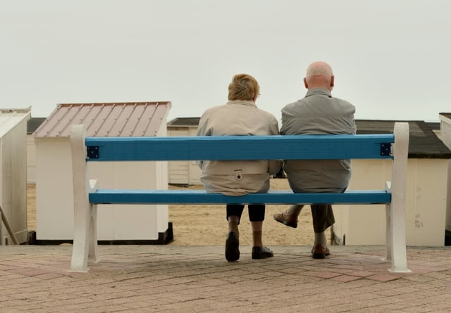 Der Ökonom Fratzscher, hat ein "verpflichtendes soziales Jahr für alle Rentnerinnen und Rentner" gefordert. Die ältere Generation müsse sich gesellschaftlich "stärker einbringen, beispielsweise im Sozialbereich, aber auch bei der Verteidigung".