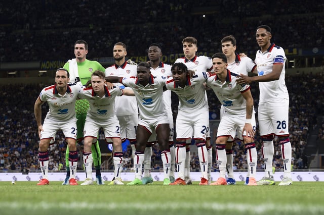 STADIO GIUSEPPE MEAZZA, MILAN, ITALY - 2024/04/14: Players of Cagliari Calcio (Simone Scuffet, Pantelis Chatzidiakos, Ibrahim Sulemana, Adam Obert, Eldor Shomurodov, Yerry Mina, Tommaso Augello, Jakub Jankto, Zito Luvumbo, Antoine Makoumbou, Alessandro Di Pardo) pose for a team photo prior to the Serie A football match between FC Internazionale and Cagliari Calcio. The match ended 2-2 tie. (Photo by Nicolò Campo/LightRocket via Getty Images)