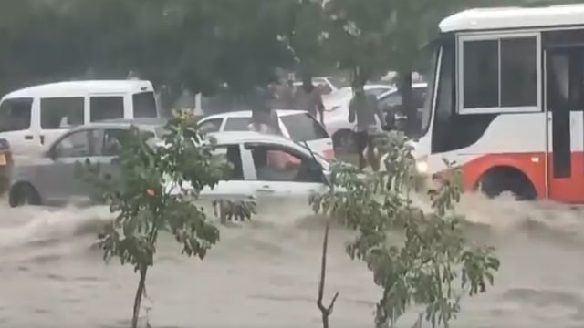 Karachi flooding August 19, 2025