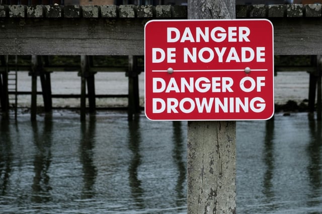 En France, 268 personnes ont perdu la vie par noyade du 1er juin au 13 août, un nombre globalement stable sur un an, annoncent les autorités sanitaires, qui pointent toutefois des décès d'enfants et adolescents dans les cours d'eau plus fréquents
