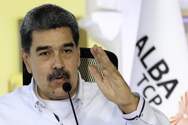 Esta foto distribuida por la oficina de prensa de la Presidencia de Venezuela el 20 de agosto de 2025 muestra al presidente Nicolás Maduro durante una reunión con miembros de la Alianza Bolivariana para los Pueblos de Nuestra América (ALBA) en Caracas.