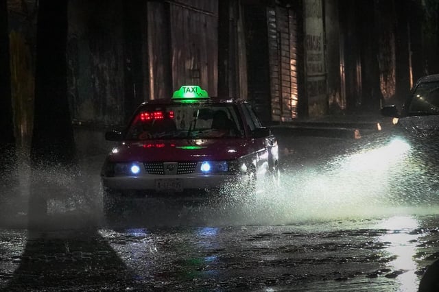 Las lluvias en la madrugada y en las primeras horas vuelven a hacerse presentes en algunos puntos de la capital y Estado de México.