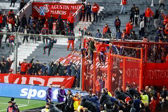 Fueron liberados los hinchas chilenos detenidos la noche de la barbarie