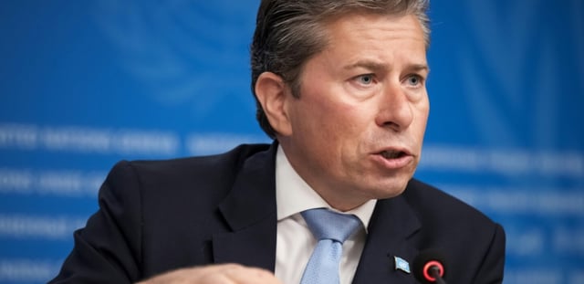 Le chef des opérations humanitaires des Nations unies, Tom Fletcher, s'exprime sur la famine à Gaza lors d'une conférence de presse à Genève le 22 août 2025