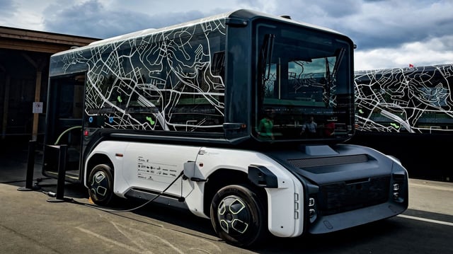 Concordia study explores robot and EV-based parcel delivery systems.