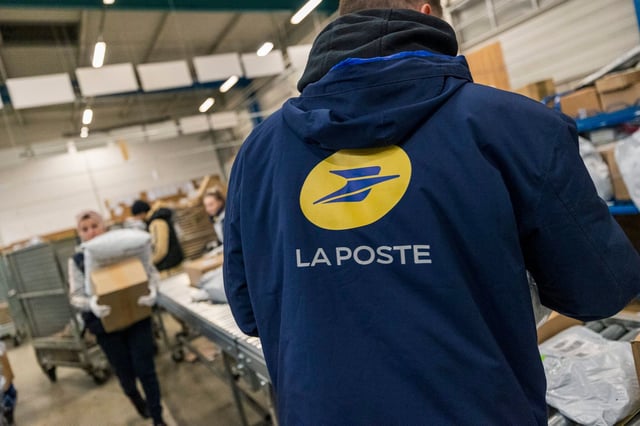 L’envoi des colis vers les États-Unis a été suspendu, a annoncé la Poste vendredi 22 août 2025.