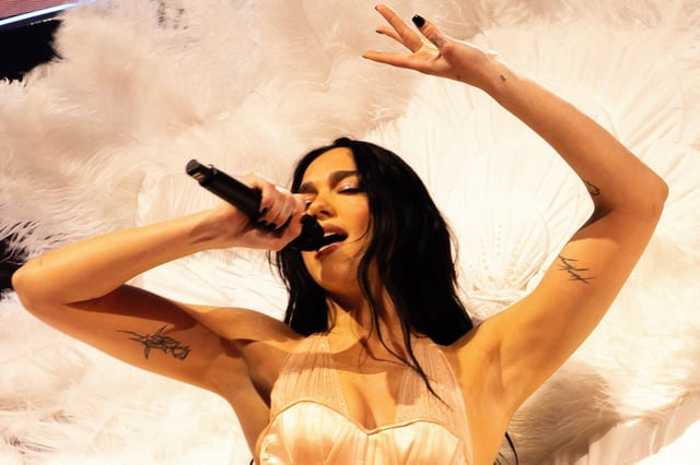 Dua Lipa recibe sus tres décadas rodeada de cariño y éxito profesional