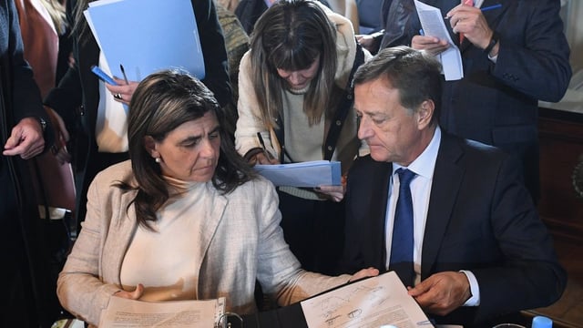 Los senadores nacionales por Mendoza, Mariana Juri y Rodolfo Suárez (UCR). 