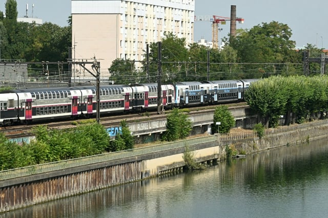 La Seine à Choisy-le-Roi, dans le Val-de-Marne, le 14 août 2025, au lendemain de la découverte de quatre corps dans le fleuve