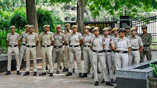 Three people were arrested by Delhi Police for allegedly posing as fake CBI officers.