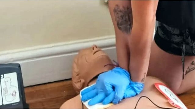 El RCP es un procedimiento de emergencia vital que se realiza cuando una persona ha dejado de respirar o su corazón ha dejado de latir.