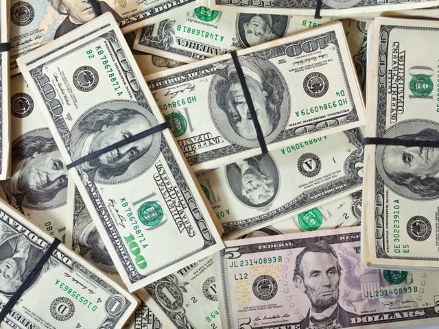 Dolares (Freepik)
