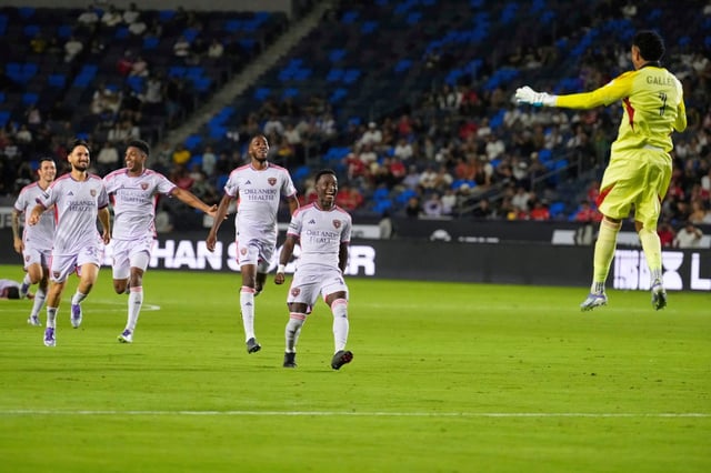 Orlando City SC goalkeeper Pedro Gallese, right, celebrates with teammates after he kicked the game-winning penalty kick during the second half of a Leagues Cup quarterfinal soccer match, Wednesday, Aug. 20, 2025, in Carson, Calif. (AP Photo/Mark J. Terrill)