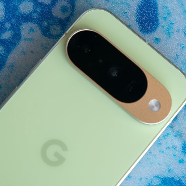 Pixel 10 camera bar
