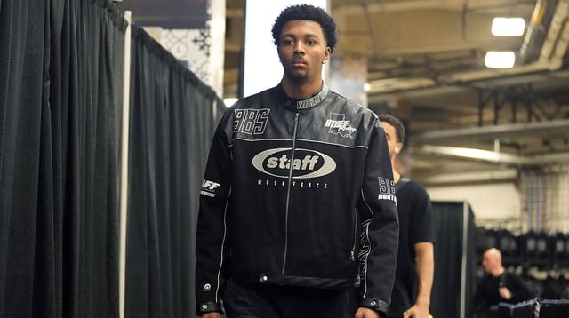 Pelicans forward Trey Murphy III (25) enters Frost Bank Center before a game against the San Antonio Spurs