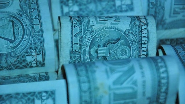 
         Dólar blue: la brecha con el oficial se acercó al 2%.