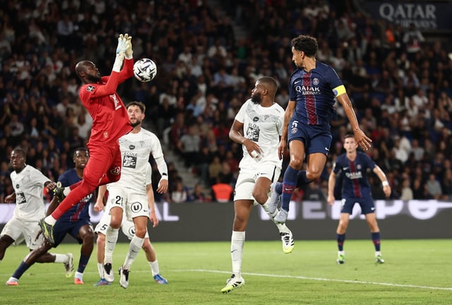 Soccer Football - Ligue 1 - Paris St Germain v Angers SCO - Parc des Princes, Paris, France - August 22, 2025  Paris St Germain's Marquinhos has his header saved by Angers SCO's Herve Koffi REUTERS/Christian Hartmann