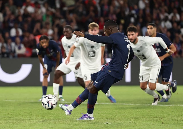 Soccer Football - Ligue 1 - Paris St Germain v Angers SCO - Parc des Princes, Paris, France - August 22, 2025  Paris St Germain's Ousmane Dembele misses from the penalty spot REUTERS/Christian Hartmann