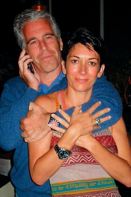 Ghislaine Maxwell und Jeffrey Epstein auf einer undatierten Aufnahme