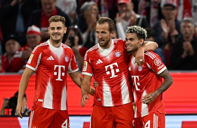 Harry Kane y Luis Díaz del Bayern Munich celebran tras anotar en el encuentro de la Bundesliga ante el Leipzig el viernes 22 de agosto del 2025. (Sven Hoppe/dpa via AP)