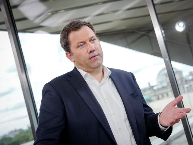 Finanzminister Lars Klingbeil (SPD) will sich mit höheren Steuereinnahmen mehr Spielraum verschaffen.