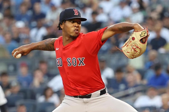El dominicano Brayan Bello, de los Medias Rojas de Boston, hace un pitcheo en el duelo ante los Yankees de Nueva York, el viernes 22 de agosto de 2025 (AP Foto/Pamela Smith)
