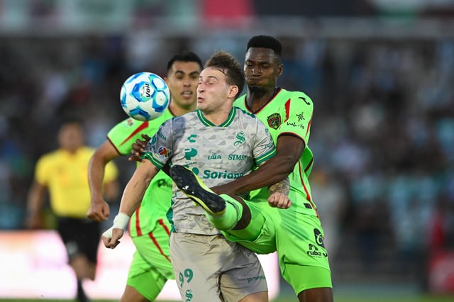Vence Juárez a Santos en voltereta de último minuto