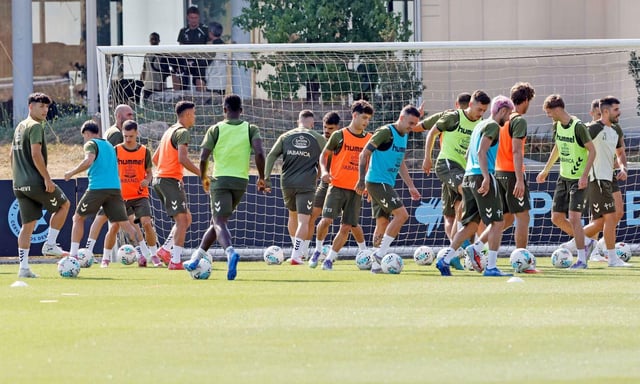 Los jugadores del Celta, en el entrenamiento de ayer. |  Marta G.Brea