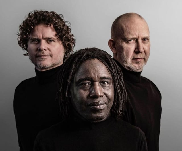 El trío Reijseger Fraanje Sylla con el pianista Harmen Fraanje primero izquierda.