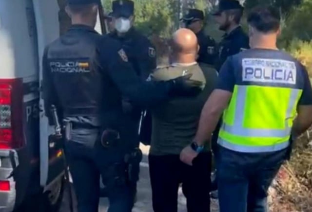 Uno de los investigados, durante su arresto. |  P.N.