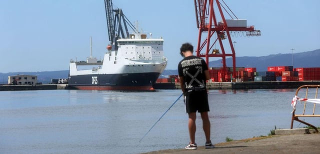 Un buque belga amarrado en el puerto de Vilagarcía. |  Noé Parga