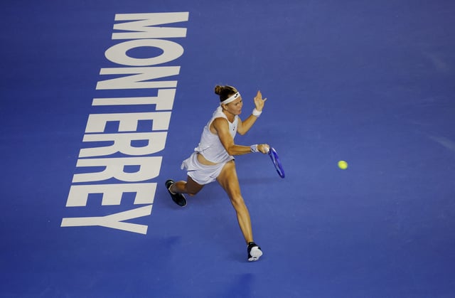 Tennis - WTA 500 - Monterrey Open - Club Sonoma, Monterrey, Mexico - August 22, 2025 Czech Republic's Marie Bouzkova in action during her quarter final match against Russia's Ekaterina Alexandrova REUTERS/Daniel Becerril