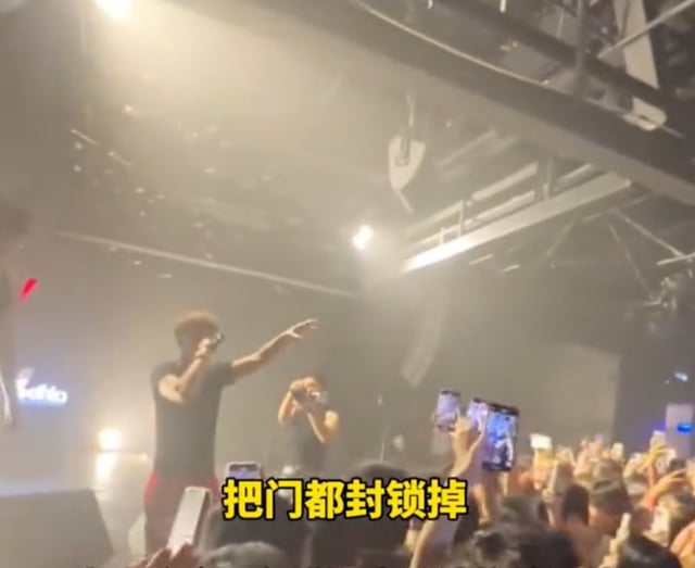 Following the shocking revelation, the singer instructed the staff to secure the venue’s doors and review the surveillance footage. Photo: Douyin