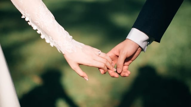 A Chinese man’s secret affair was revealed when his failed payment for contraceptive pills prompted staff to contact his wife.