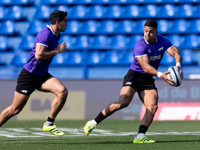 Lucio Cinti y Santiago Chocobares, la pareja de centros, en el último entrenamiento en la cancha de Vélez. Foto: Juan Gasparini / Prensa UAR