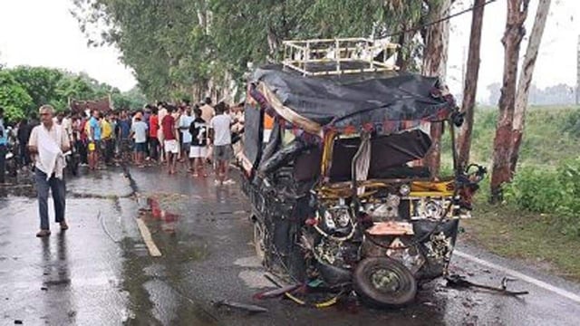 The head-on collision took place between a truck and an auto-rickshaw on the Daniyawan-Hilsa State Highway-4 in Bihar’s Patna district.